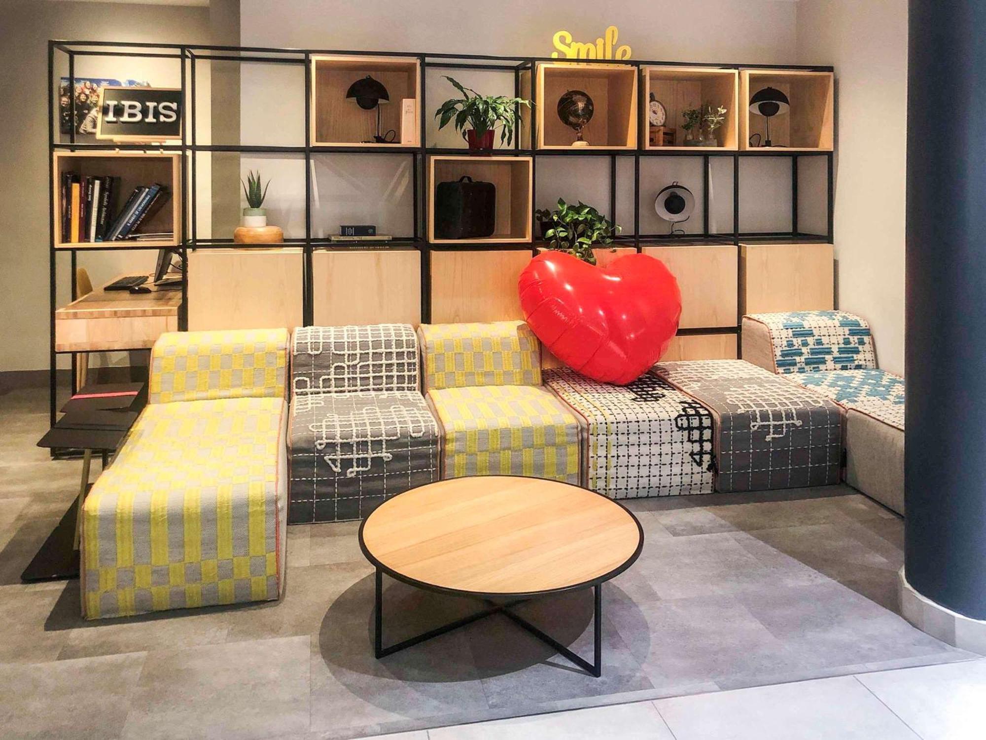 Ibis Madrid Calle Alcala Luaran gambar
